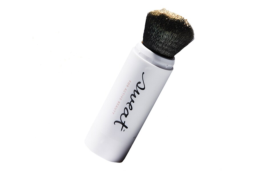 2. 스웨트 코즈메틱 브로드 스펙트럼 SPF 30 트랜슬루슨트 미네랄 파우더 사진